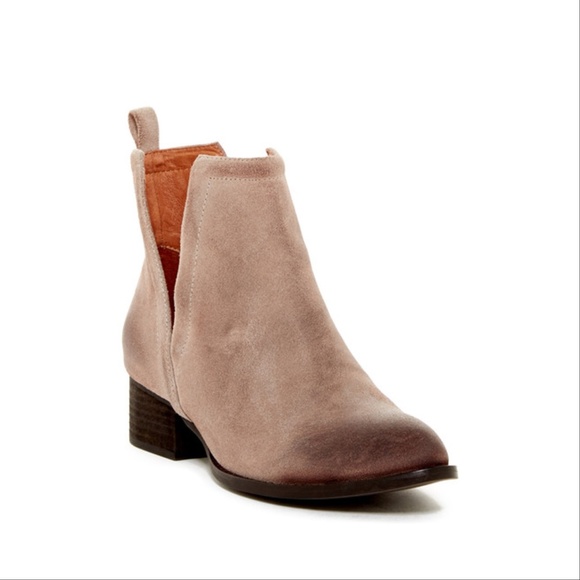 Jeffrey Campbell Shoes - Jeffrey Campbell NWOB Muskrat Booties Side Cut